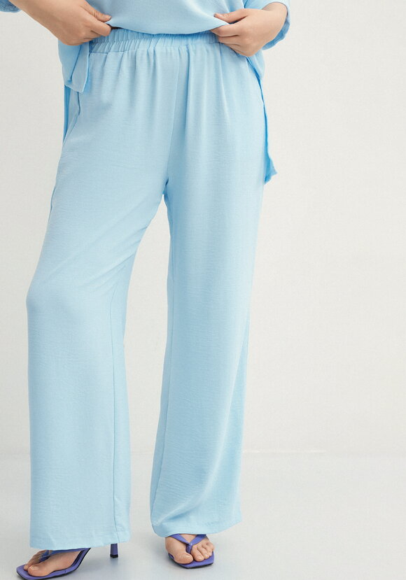 Костюм брючный с лаконичным принтом шир.  580, рис. 5