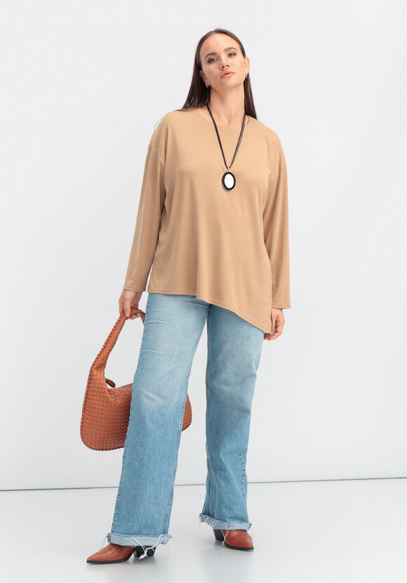 Лонгслив с асимметричным низом шир.  580, рис. 33