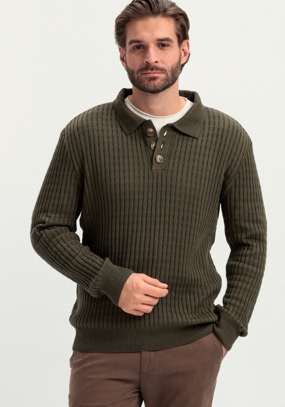 Джемпер с воротником-поло на пуговицах шир.  580, рис. 10