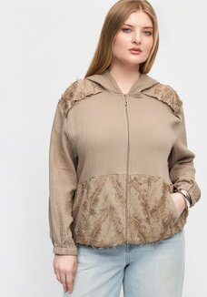 Ветровка с декором Жасмин