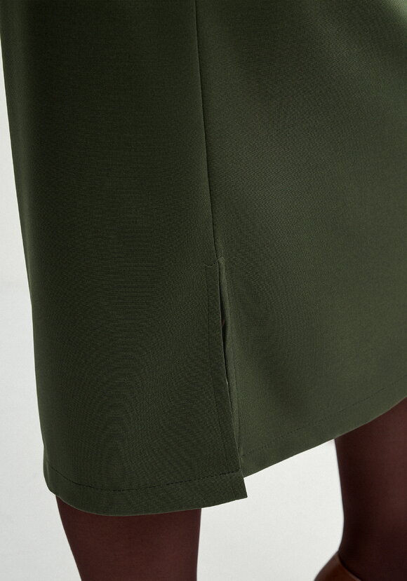 Платье с разрезами по бокам и карманами шир.  580, рис. 7