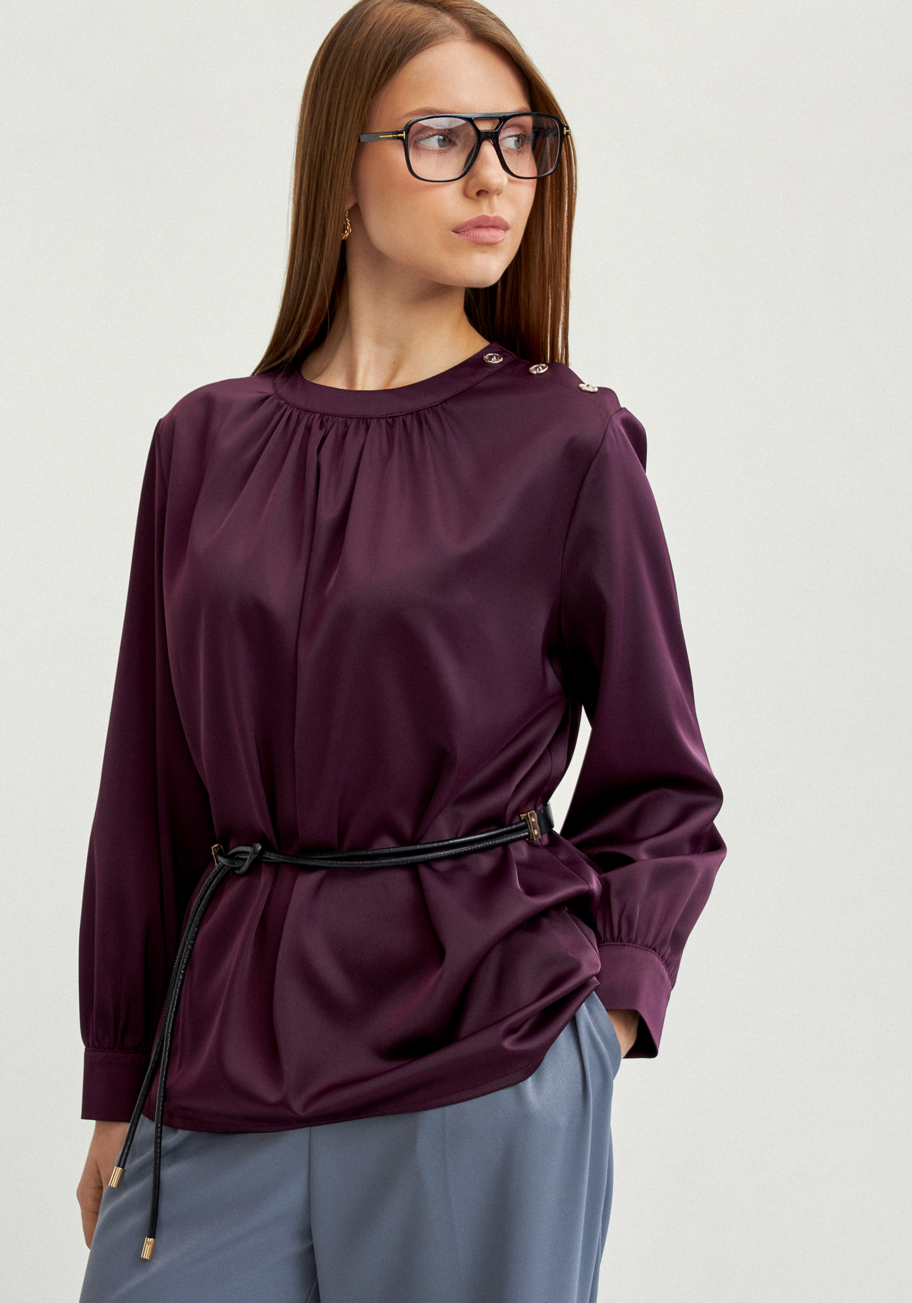 Блуза с воротником  стойка