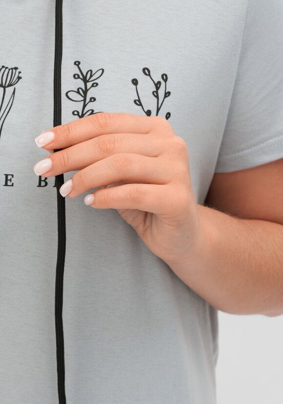 Футболка с капюшоном и лаконичным принтом шир.  580, рис. 15