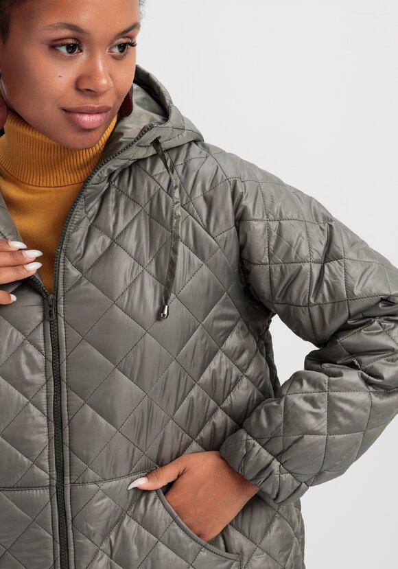 Куртка стёганая с капюшоном шир.  580, рис. 17