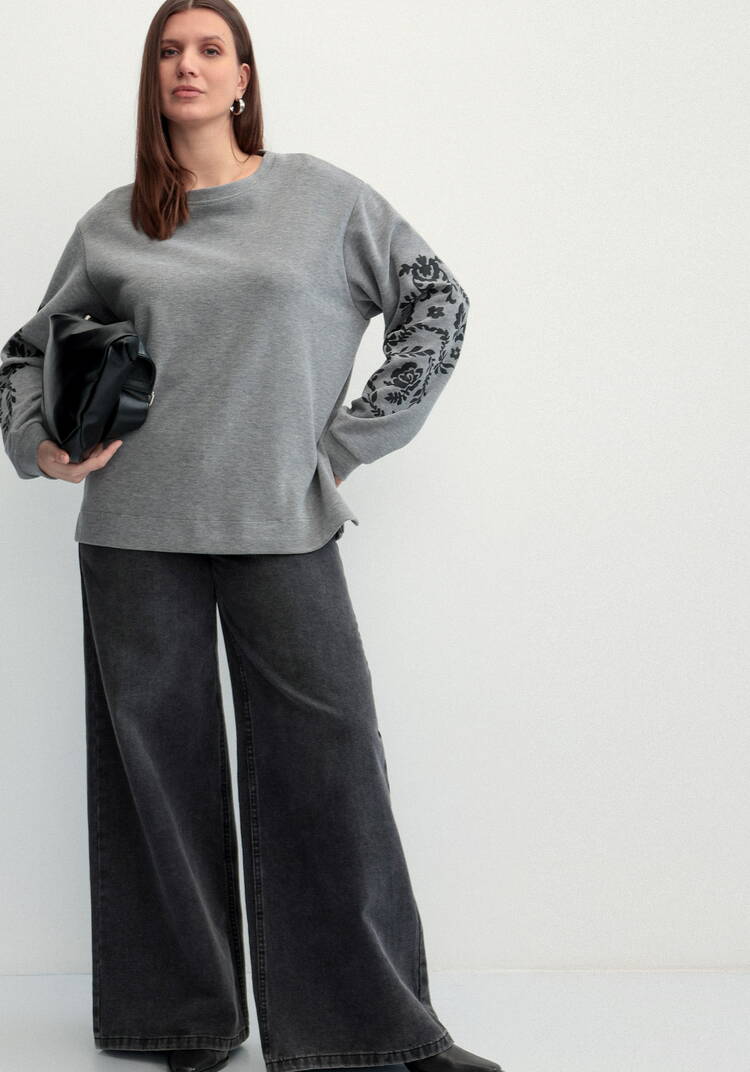 Свитшот с принтом на рукавах шир.  750, рис. 10