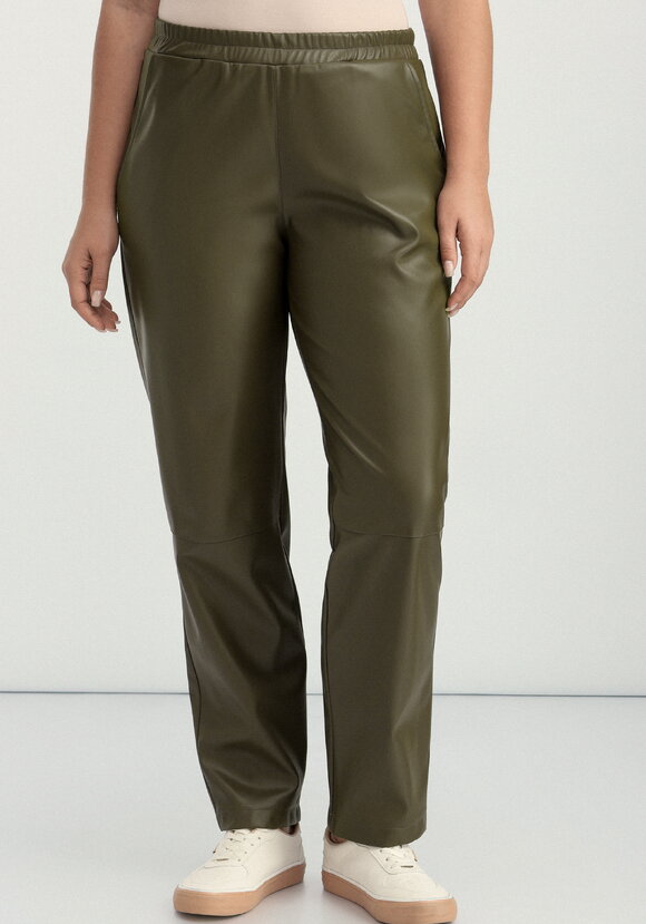 Брюки из экокожи прямые на резинке шир.  580, рис. 9