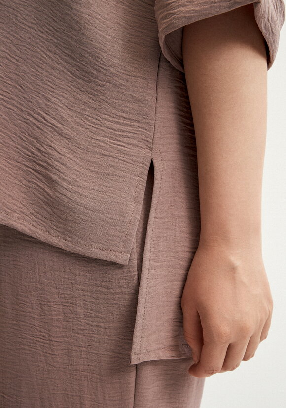 Костюм брючный с лаконичным принтом шир.  580, рис. 44