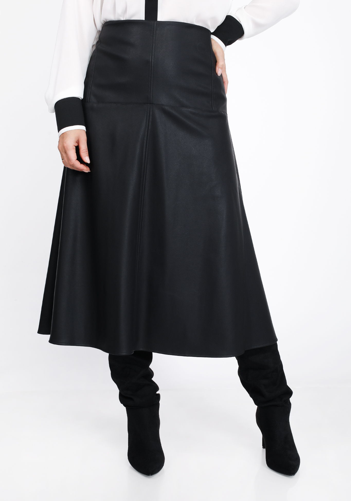 Юбка трапеция из эко-кожи с молнией сзади