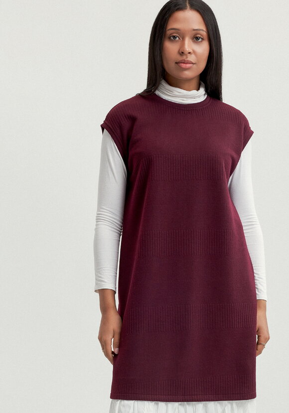 Жилет из трикотажа с фактурным рисунком шир.  580, рис. 4