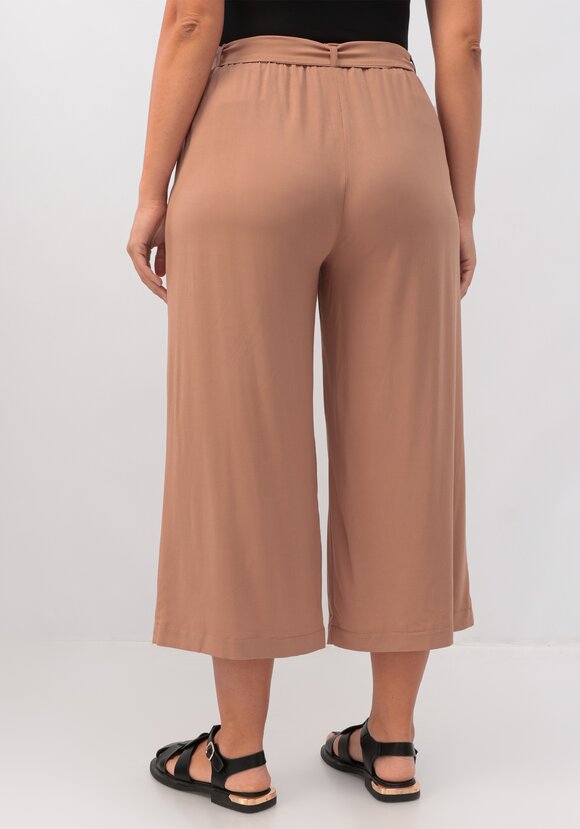 Брюки-кюлоты с накладными карманами шир.  580, рис. 19