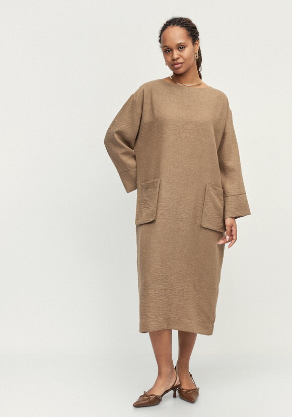 Платье изо льна с объемными карманами шир.  580, рис. 7