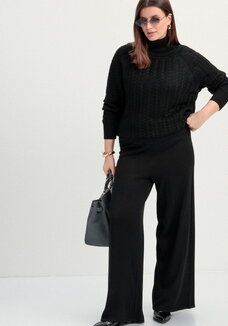 Брюки прямые свободной посадки с лампасами