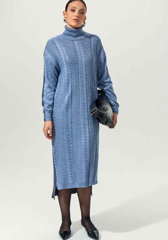 Платье двухцветное с фактурным рисунком шир.  580, рис. 6