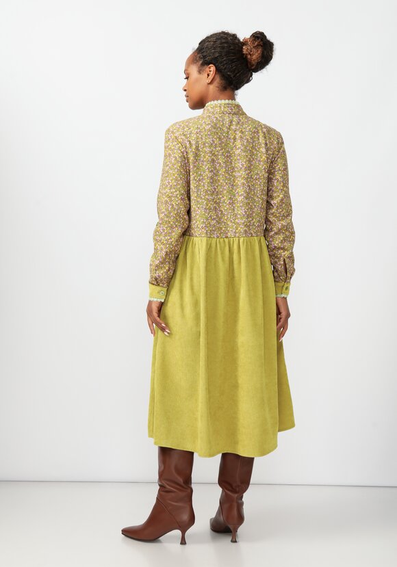 Платье из комбинированной вельветовой ткани шир.  580, рис. 14