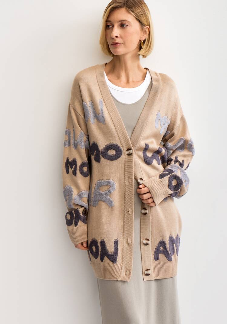 Кардиган с объемным леттерингом шир.  750, рис. 4