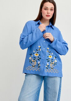 Рубашка с цветочной вышивкой по низу