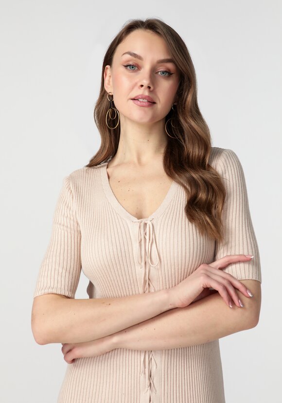 Платье прямое миди с V-образным вырезом шир.  580, рис. 16