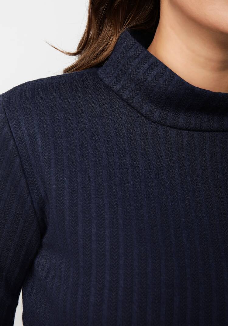 Водолазка с декором на рукавах шир.  750, рис. 25