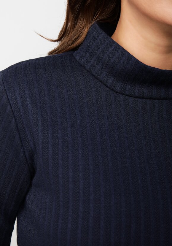 Водолазка с декором на рукавах шир.  580, рис. 25