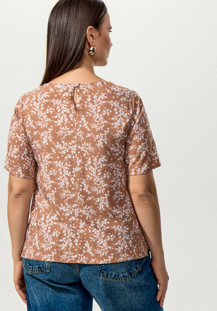 Блуза с пуговицей по спинке шир.  750, рис. 16