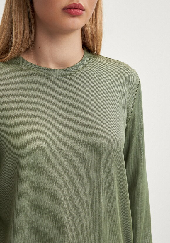 Лонгслив с блестящим напылением шир.  580, рис. 5