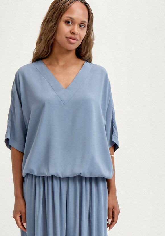 Блуза с V-образным вырезом свободная шир.  580, рис. 4