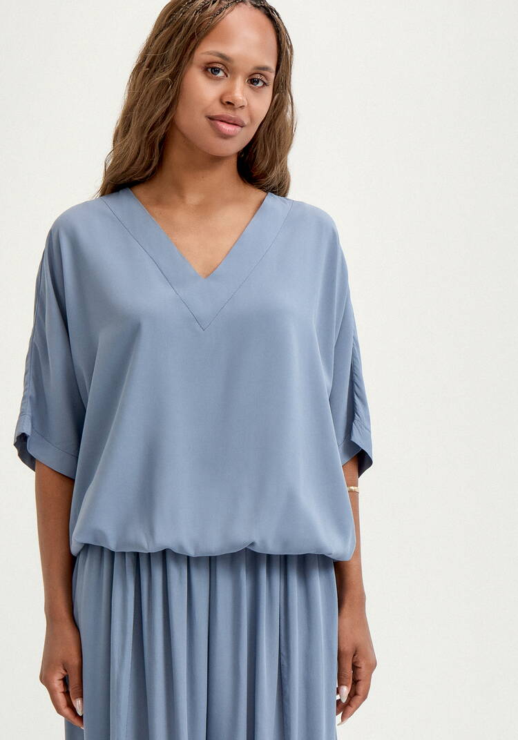 Блуза с V-образным вырезом свободная шир.  750, рис. 4