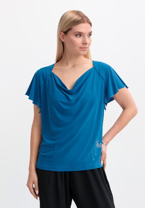 Блуза с оригинальным рукавом и стразами