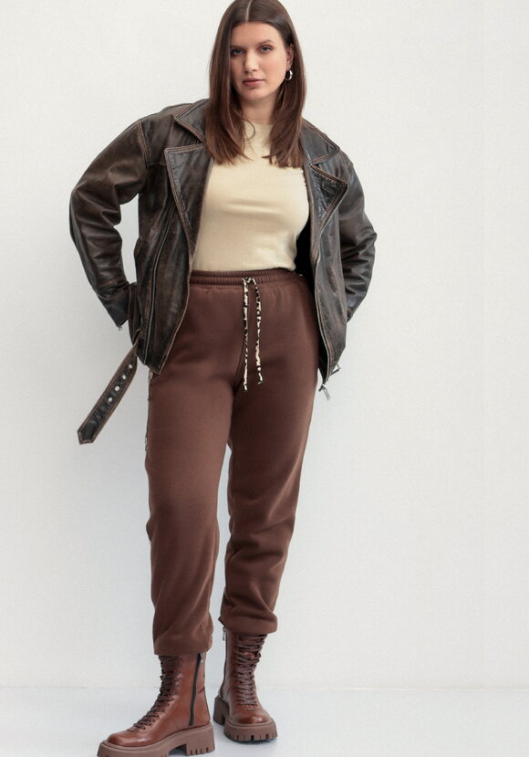 Брюки с леопардовыми лампасами шир.  580, рис. 9