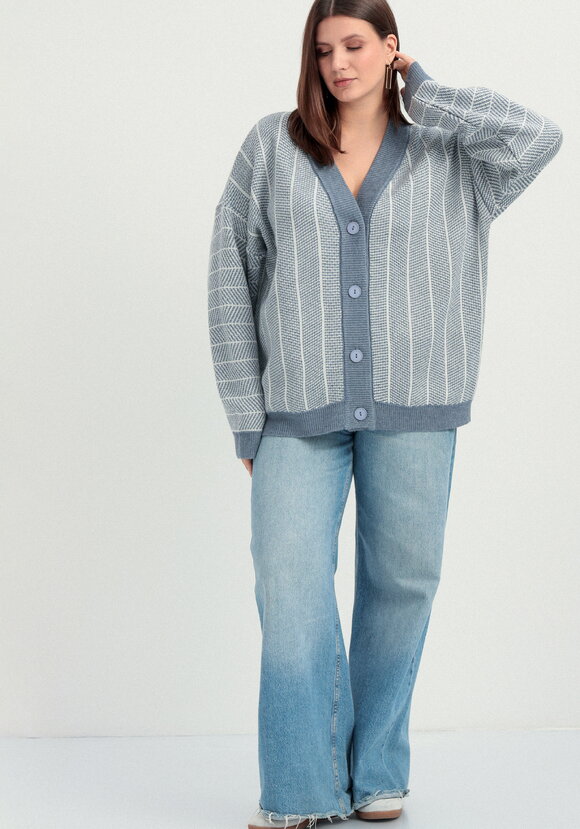 Кардиган монохромный с вертикальной полосой шир.  580, рис. 16