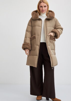 Пальто с меховой опушкой под норку