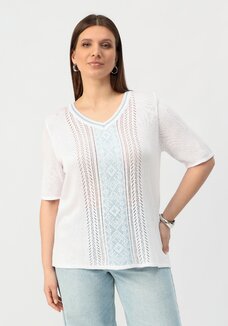 Пуловер с узором на передней полочке