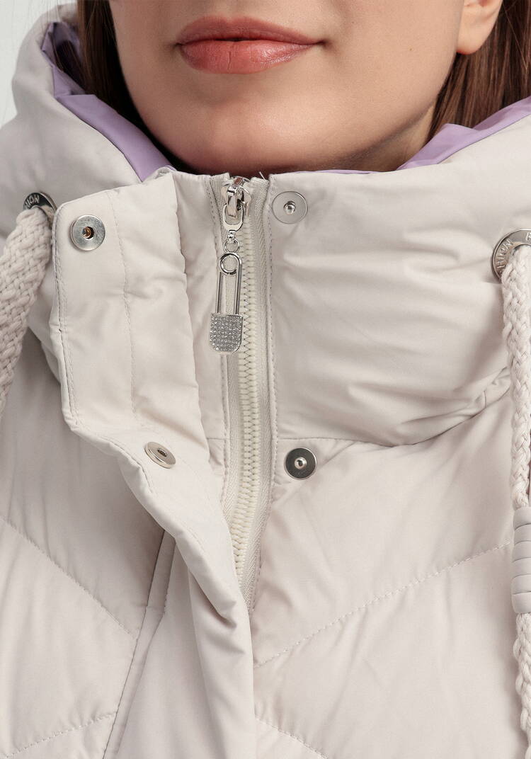 Пуховик с капюшоном и фактурной стежкой шир.  750, рис. 8