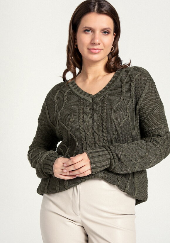 Джемпер с V-образным вырезом и косами шир.  580, рис. 27