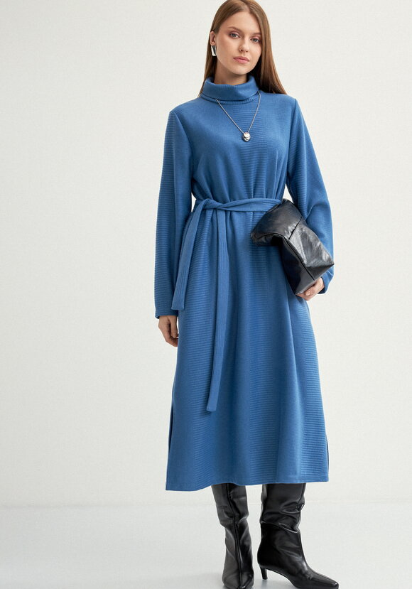 Платье с высоким горлом,прямое трикотажное шир.  580, рис. 17