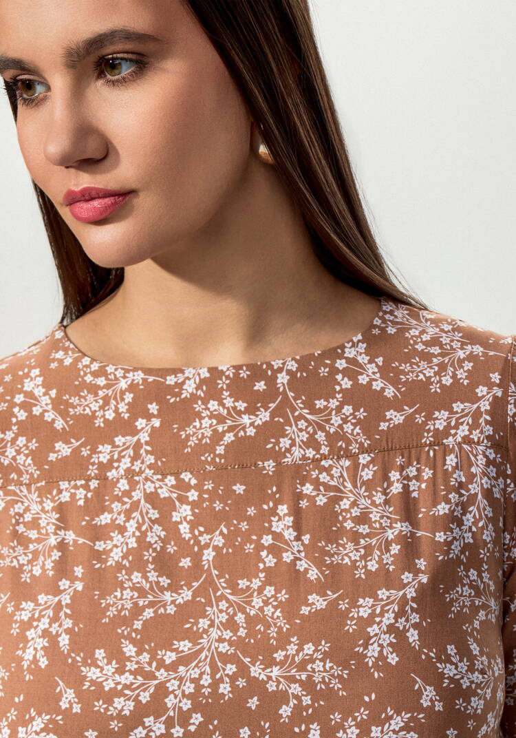 Блуза с пуговицей по спинке шир.  750, рис. 18