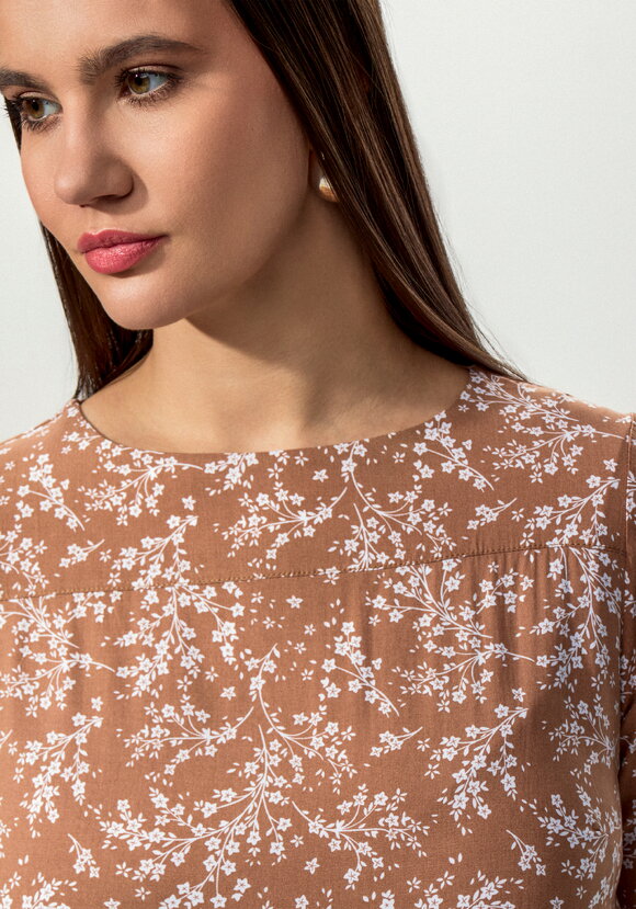 Блуза с пуговицей по спинке шир.  580, рис. 18