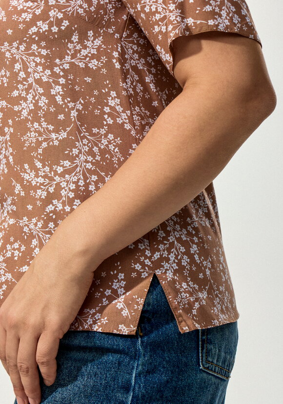 Блуза с пуговицей по спинке шир.  580, рис. 20