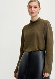 Водолазка из фактурного трикотажа