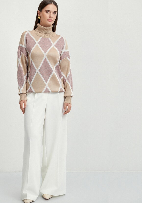 Свитер с рисунком ромбы и метанитью шир.  580, рис. 10