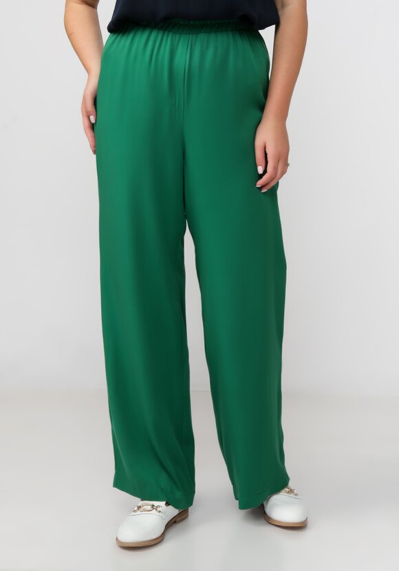 Брюки свободные от бедра шир.  580, рис. 11