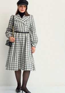 Платье с поясом с обтяжной пряжкой