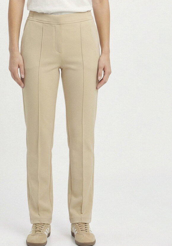 Брюки прямые cо стрелками шир.  580, рис. 20