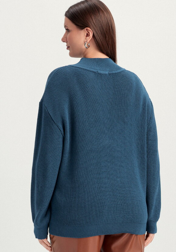 Джемпер со стойкой на пуговицах шир.  580, рис. 11