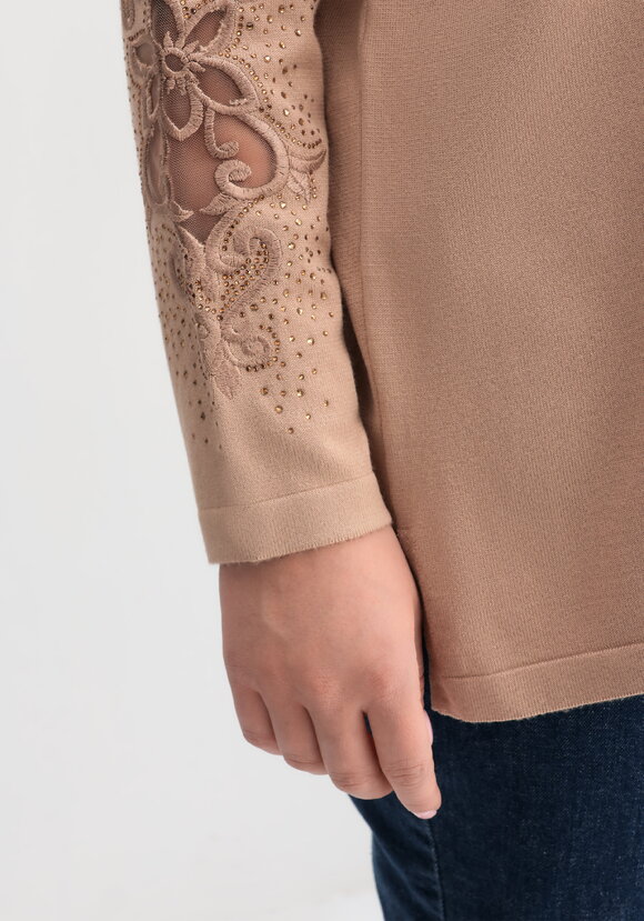 Джемпер с декоративной цветочной вышивкой шир.  580, рис. 5