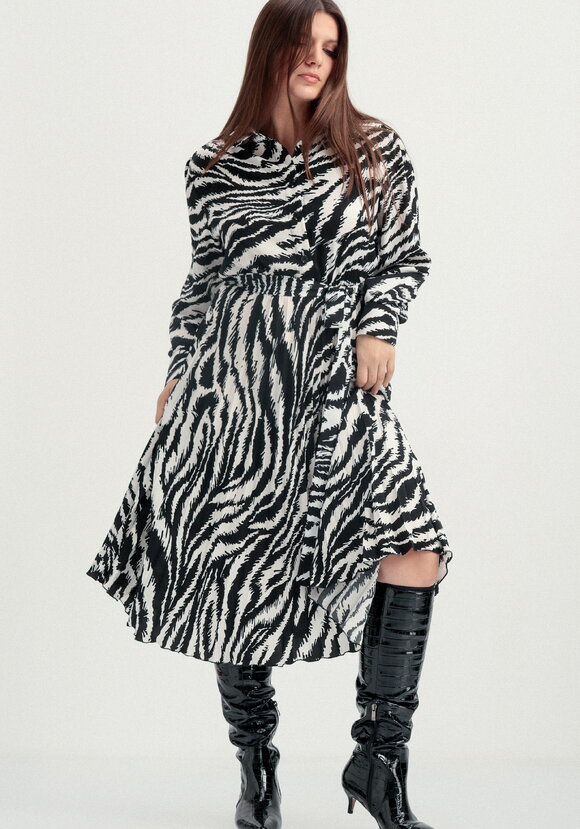 Платье с плиссированной юбкой шир.  580, рис. 7