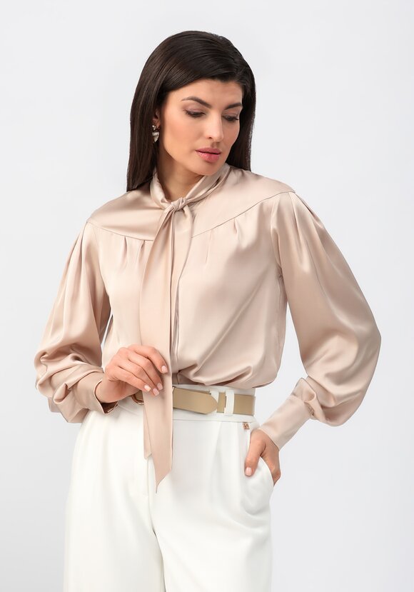 Блуза прямого силуэта с бантом шир.  580, рис. 53