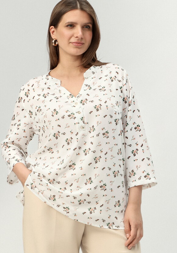 Блуза на пуговицах и разрезами по бокам шир.  580, рис. 1