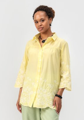 Блуза с цветочной вышивкой на пуговицах