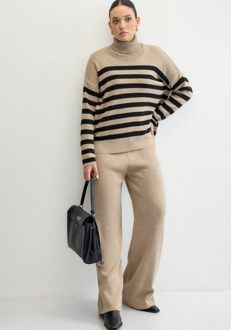 Свитер в полоску с высокой горловиной шир.  750, рис. 16